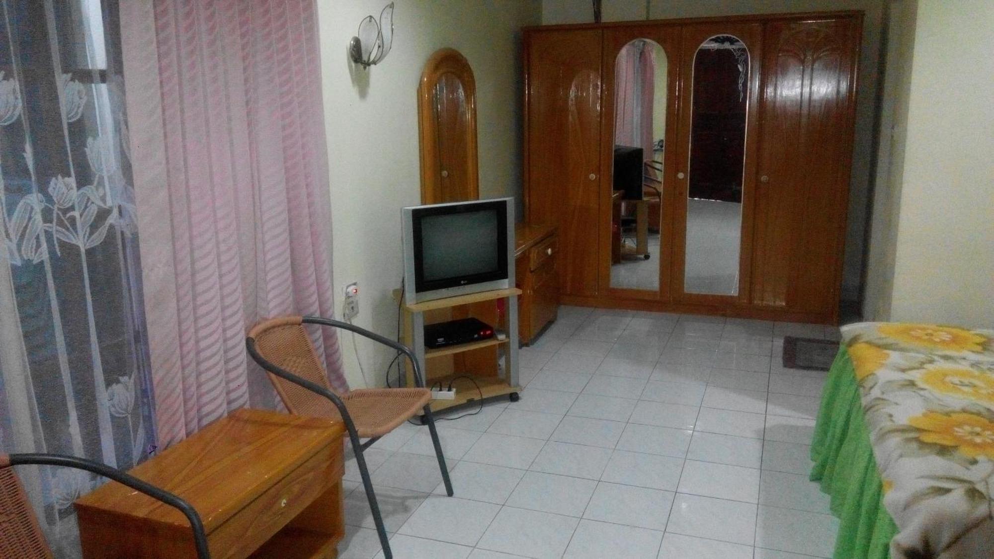 Melissa Palace Hotel And Karaoke Parapat Exterior photo