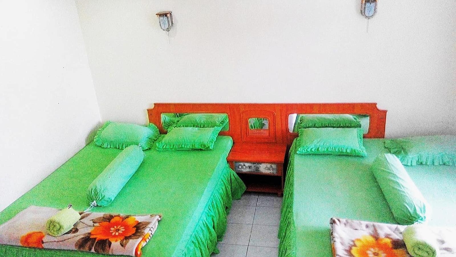 Melissa Palace Hotel And Karaoke Parapat Exterior photo